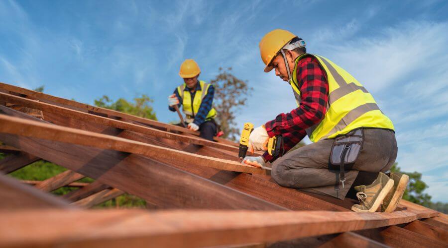 Professional gutter cleaning in Oak Creek, WI